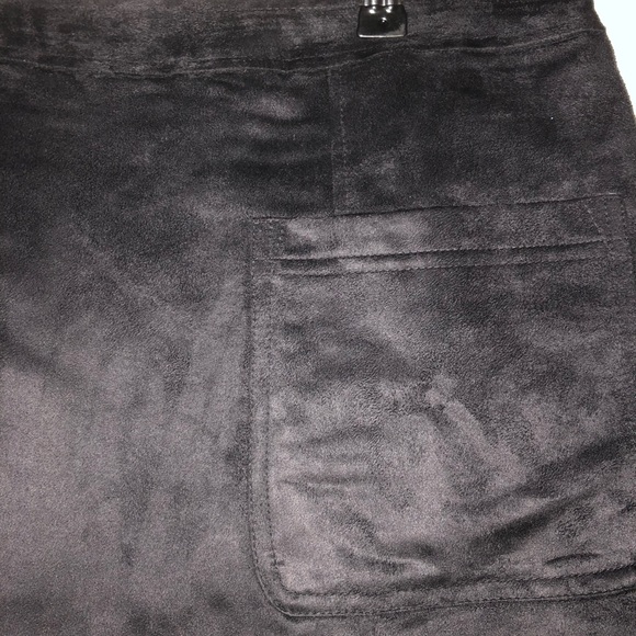 Old Navy suede mini skirt - Picture 2 of 3